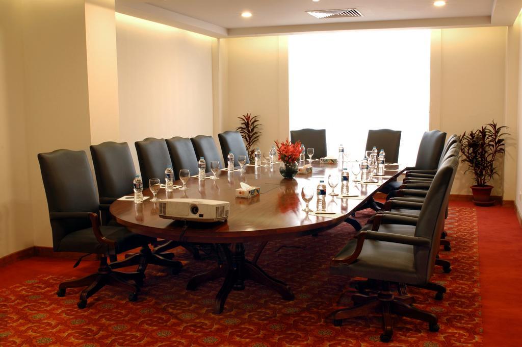 Faisalabad Serena Hotel المظهر الخارجي الصورة